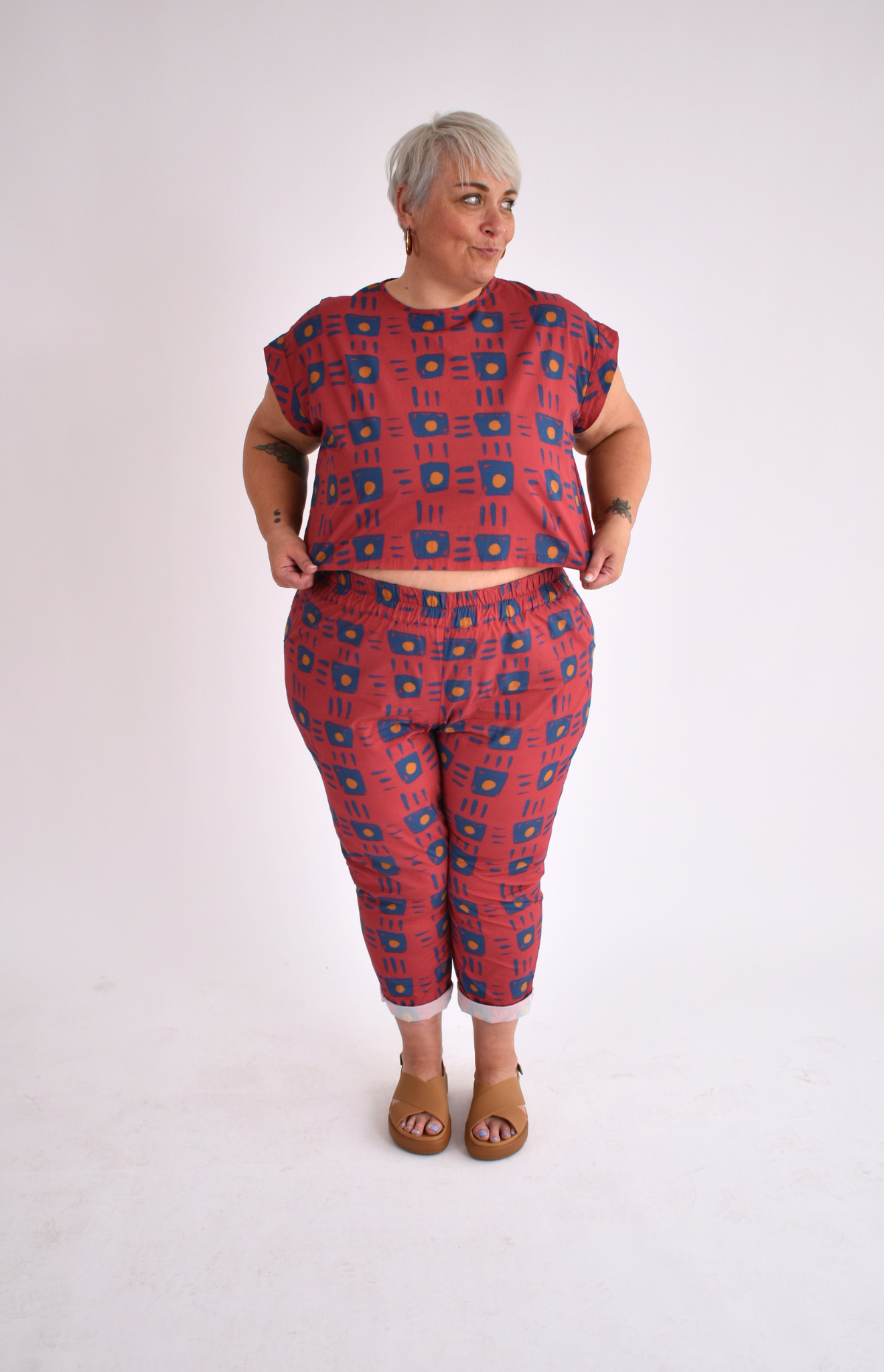 The Tapered Trouser - Red Print